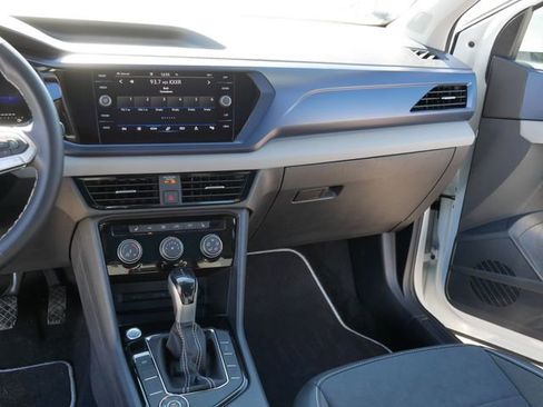 Certified 2023 Volkswagen Taos SE w/ Panoramic Sunroof Package image 23