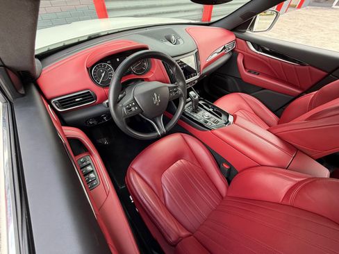 Used 2023 Maserati Levante GT AWD/4WD image 17