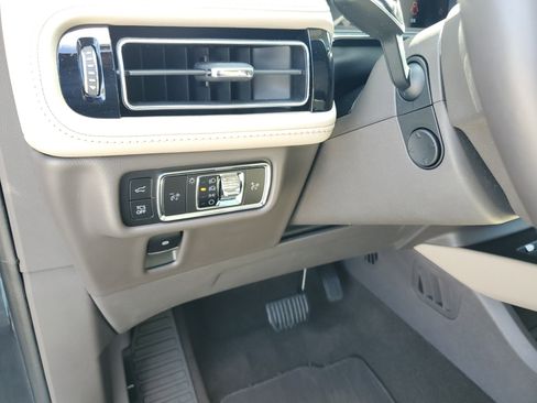 Certified 2023 Lincoln Nautilus Reserve image 19