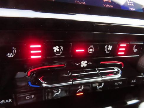 New 2025 Jeep Grand Cherokee Limited w/ Luxury Tech Group II image 11