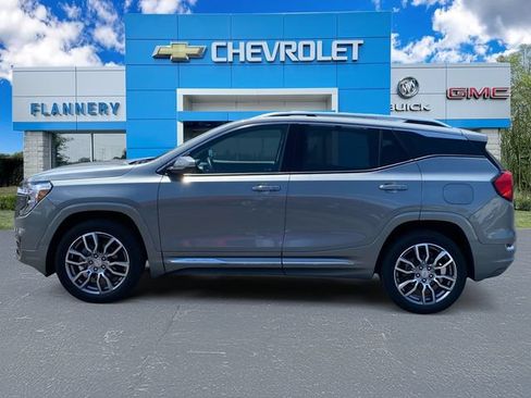 Used 2023 GMC Terrain Denali w/ Denali Premium Package AWD/4WD image 2