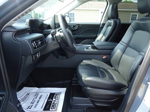 Used 2026 Lincoln Aviator AWD w/ Jet Appearance Package image 23