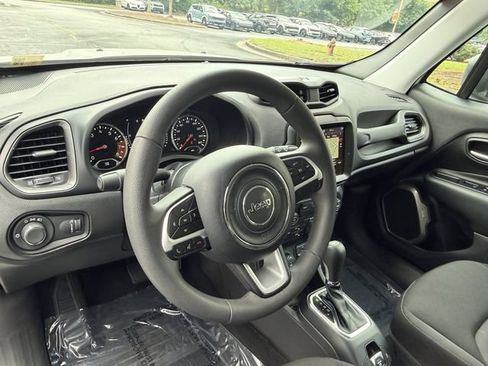 Used 2023 Jeep Renegade Latitude AWD/4WD image 12
