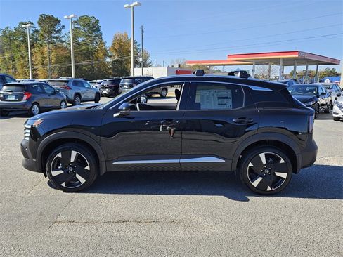 New 2026 Nissan Kicks SR image 2