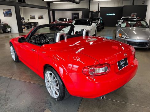 Used 2011 MAZDA MX-5 Miata Grand Touring w/ Premium Pkg RWD image 17