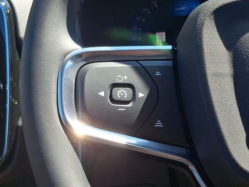 Certified 2024 Volvo XC40 B5 Plus w/ Climate Package AWD/4WD image 23