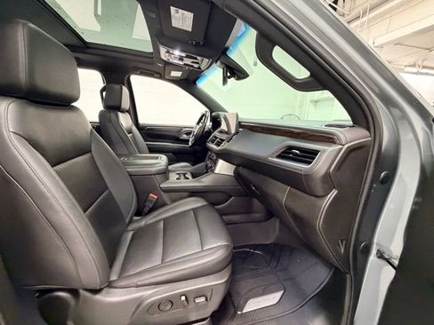 Used 2022 Chevrolet Suburban LT AWD/4WD image 31