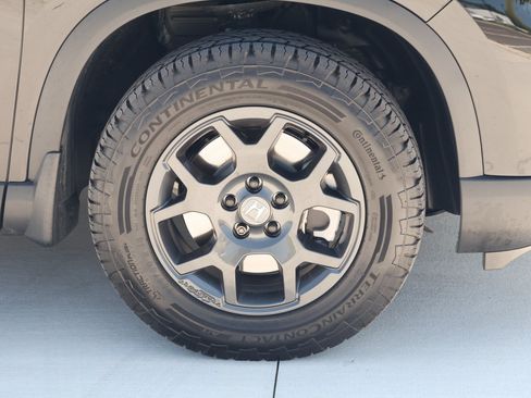Used 2025 Honda Pilot TrailSport image 11
