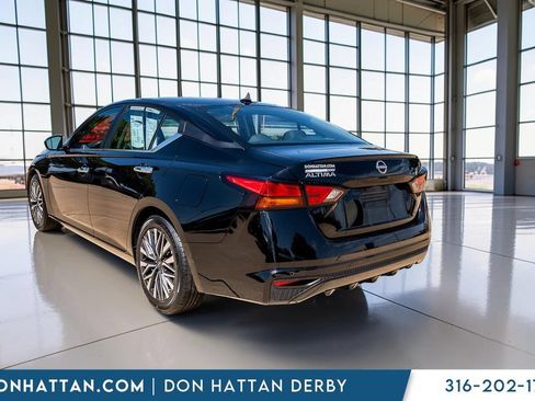 Used 2025 Nissan Altima 2.5 SV FWD image 31