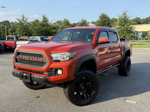 Used 2016 Toyota Tacoma TRD Off-Road w/ Towing Package AWD/4WD image 11