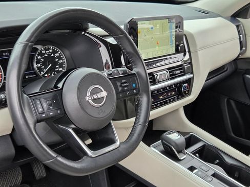 Used 2022 Nissan Pathfinder SL FWD image 8