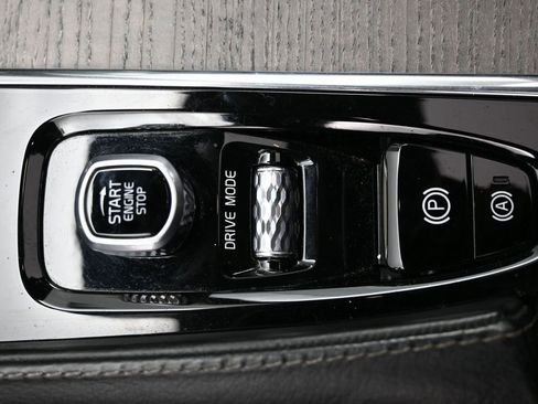 Used 2021 Volvo XC90 T8 Inscription w/ Protection Package Premier image 29