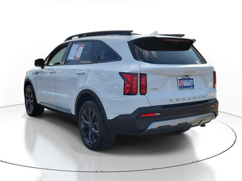 Used 2022 Kia Sorento SX Prestige w/ Rust Color Package AWD/4WD image 3