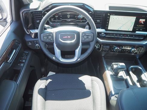 New 2025 GMC Sierra 1500 Elevation image 8