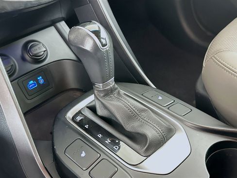 Used 2017 Hyundai Santa Fe Sport image 24