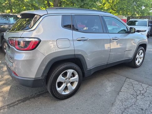 Used 2019 Jeep Compass Latitude w/ Popular Equipment Group AWD/4WD image 4