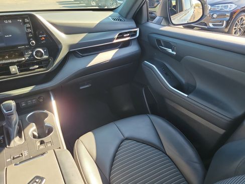 Used 2022 Toyota Highlander XSE image 23