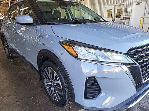 Used 2024 Nissan Kicks SV image 2