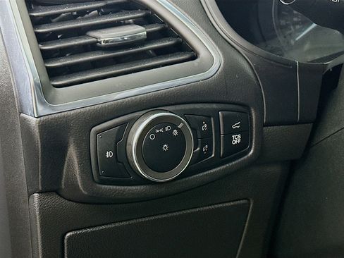 Used 2024 Ford Edge Titanium image 10