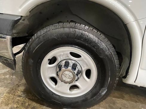 Used 2017 Chevrolet Express 3500 LT w/ LT Preferred Equipment Group image 41