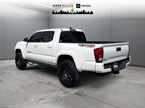Used 2019 Toyota Tacoma TRD Sport w/ Technology Package image 3