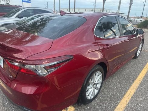 Used 2021 Toyota Camry LE image 18