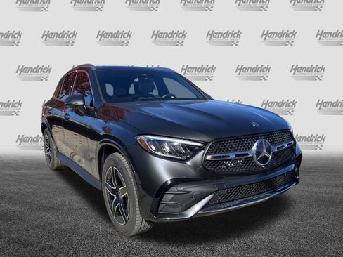 Used 2025 Mercedes-Benz GLC 350e 4MATIC image 2