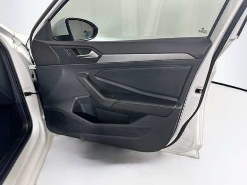 Used 2024 Volkswagen Jetta SE w/ Panoramic Sunroof Package FWD image 31