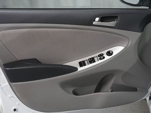 Used 2013 Hyundai Accent GS image 22