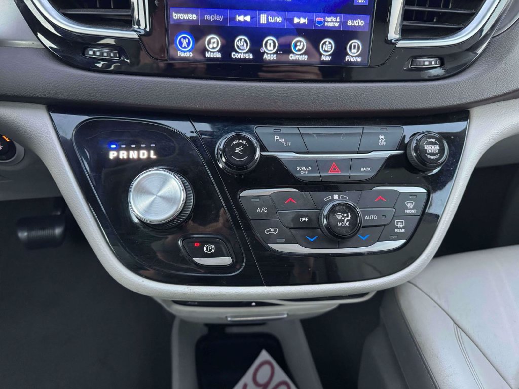 Used 2017 Chrysler Pacifica Touring-L Plus FWD image 30