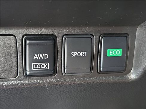 Used 2020 Nissan Rogue SV image 25