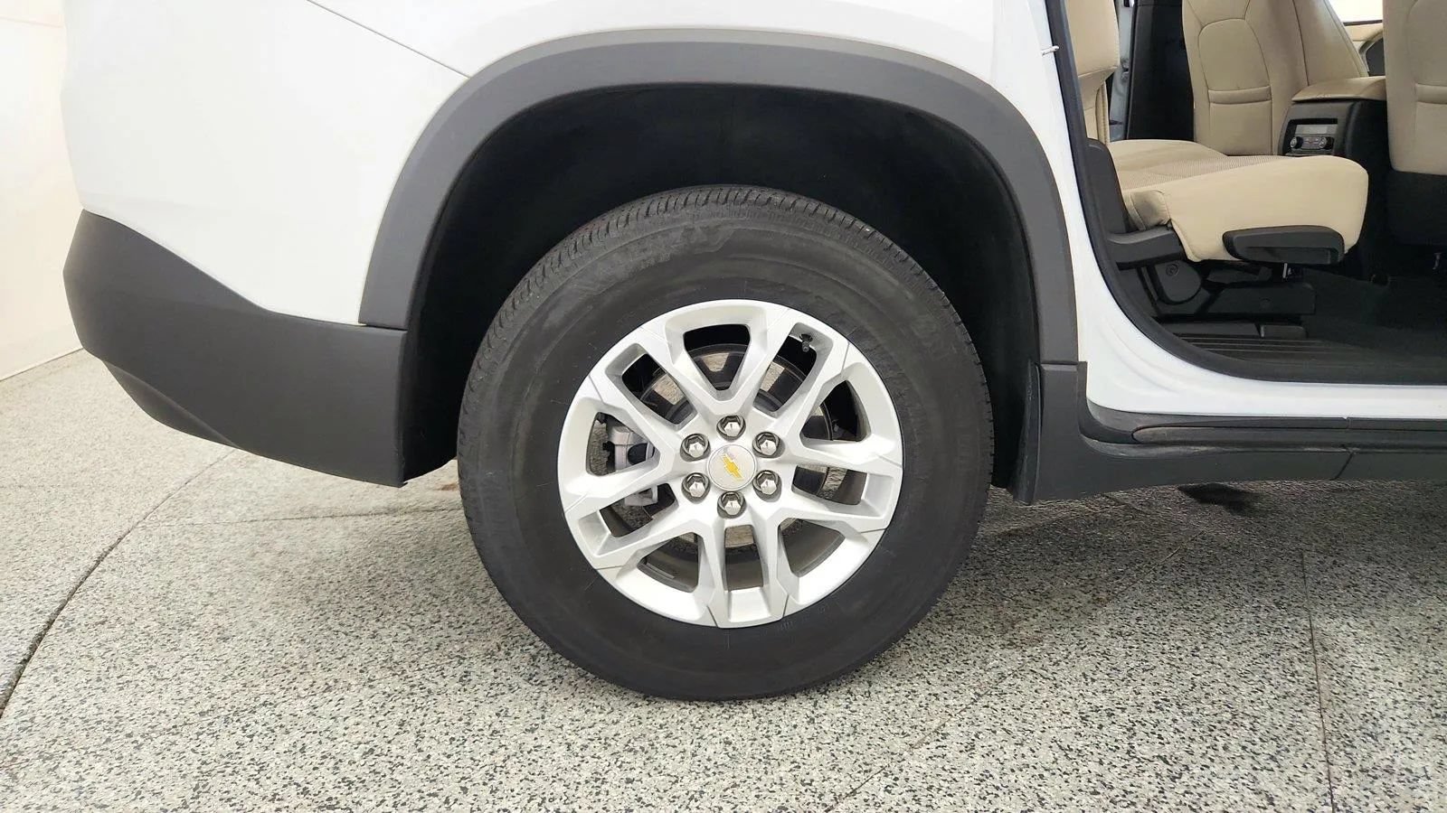 Used 2023 Chevrolet Traverse LS w/ Safety Package AWD/4WD image 13