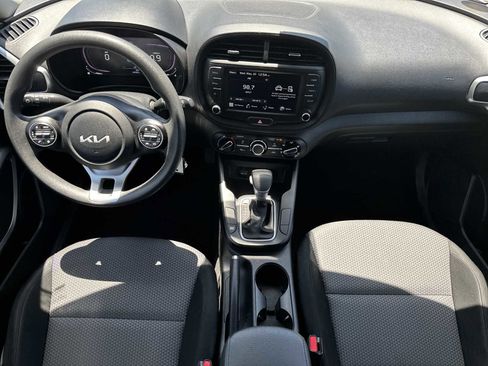 Used 2023 Kia Soul LX w/ LX Technology Package FWD image 13