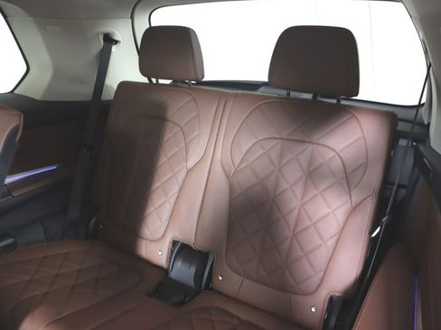 Used 2024 BMW X7 xDrive40i w/ Climate Comfort Package image 27