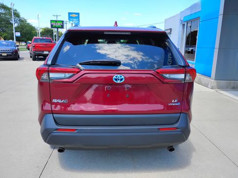 Used 2021 Toyota RAV4 LE AWD/4WD image 8
