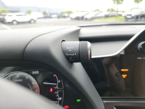 Used 2024 Lexus UX 250h AWD w/ Premium Package image 35