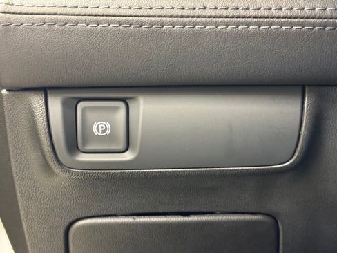 Used 2019 Buick LaCrosse Essence image 32