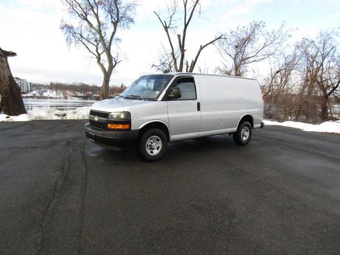 Used 2022 Chevrolet Express 2500 image 23