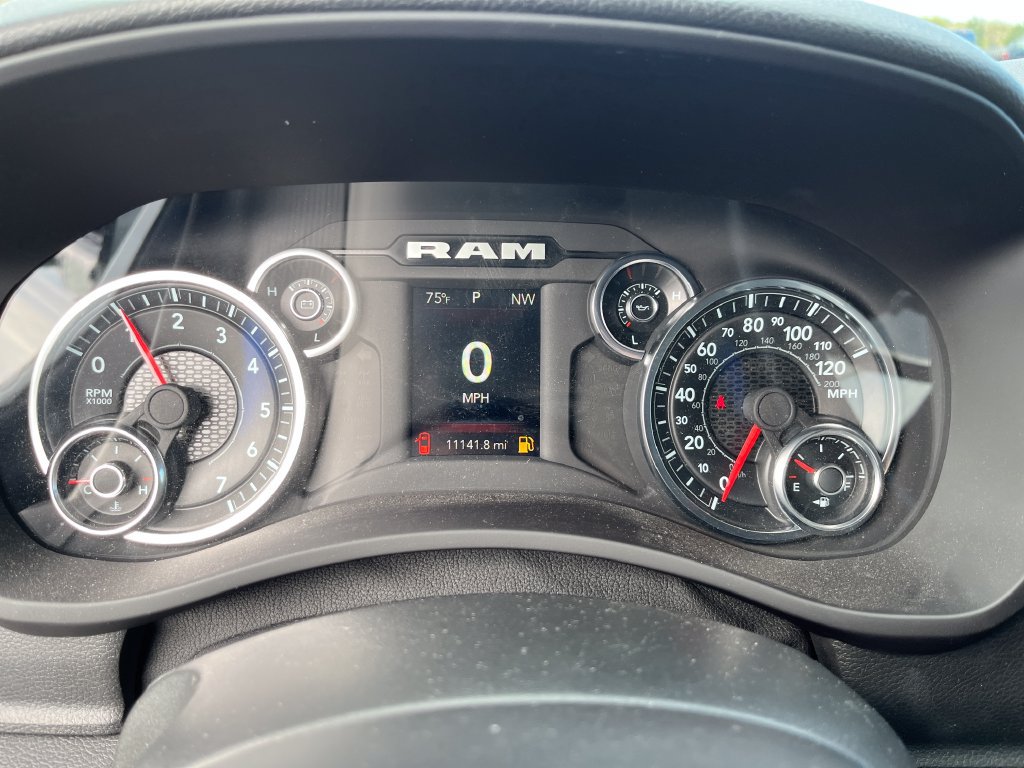 Used 2024 RAM 2500 Tradesman w/ Chrome Appearance Group AWD/4WD image 16