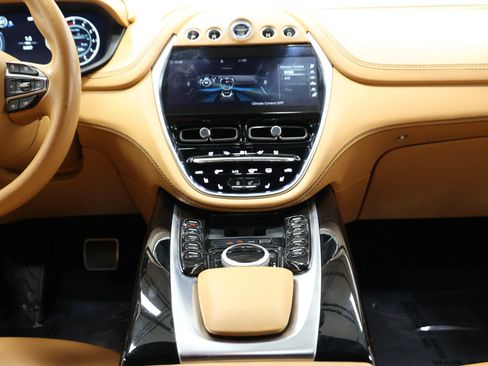 Used 2021 Aston Martin DBX AWD/4WD image 31