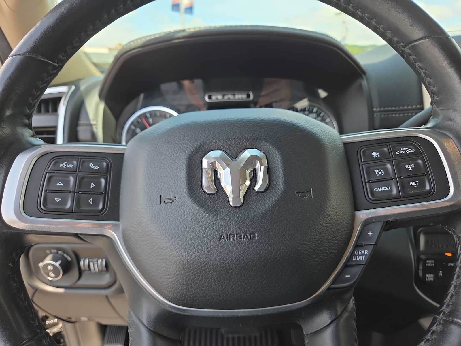 Used 2020 RAM 3500 Laramie AWD/4WD image 23