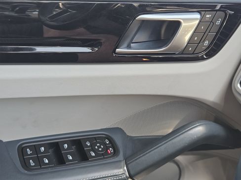 Certified 2023 Porsche Cayenne Platinum Edition AWD/4WD image 24