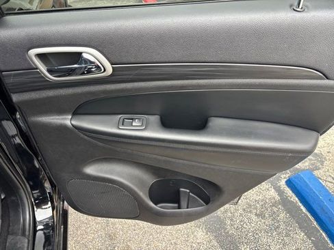 Used 2021 Jeep Grand Cherokee Laredo X RWD image 47