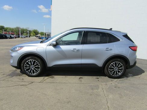 Used 2022 Ford Escape Titanium FWD image 2