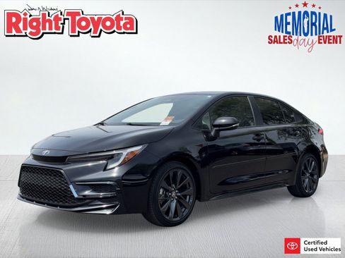 Certified 2026 Toyota Corolla SE w/ SE Premium Package FWD image 1