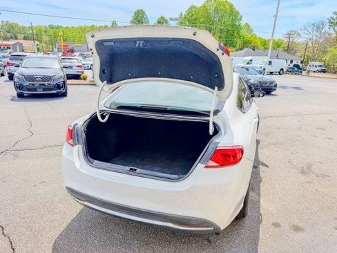 Used 2017 Chrysler 200 Limited Platinum w/ Comfort & Convenience Group image 11