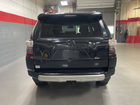 Used 2021 Toyota 4Runner TRD Off-Road Premium w/ Moonroof Package AWD/4WD image 10