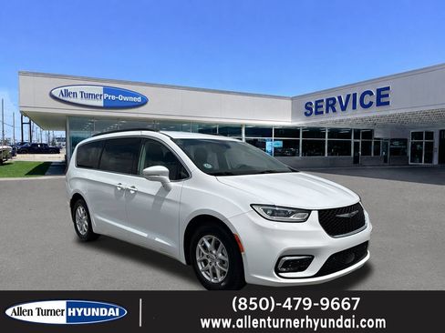 Used 2022 Chrysler Pacifica Touring-L w/ Uconnect Theater Family Group FWD image 1