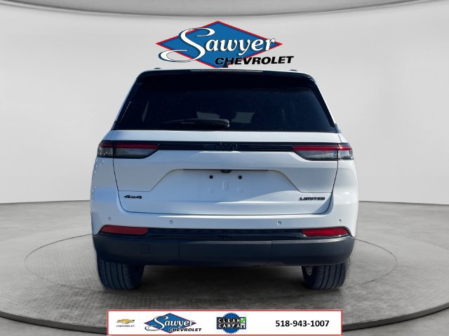 Used 2023 Jeep Grand Cherokee Limited w/ Black Appearance Package AWD/4WD image 4