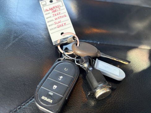 Used 2017 Jeep Wrangler Unlimited Rubicon w/ Max Tow Package image 30